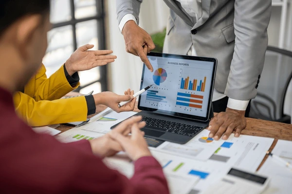 group people looking laptop pie 600nw 2460220503